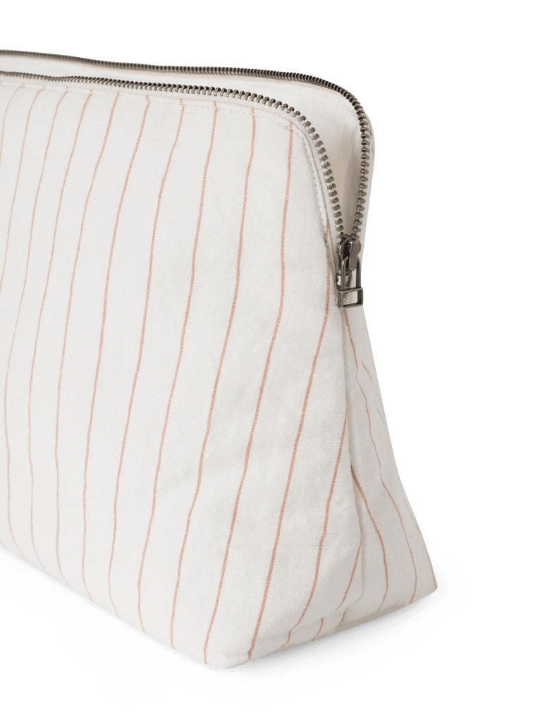 celia toiletzak - dark powder pin - Studio Feder