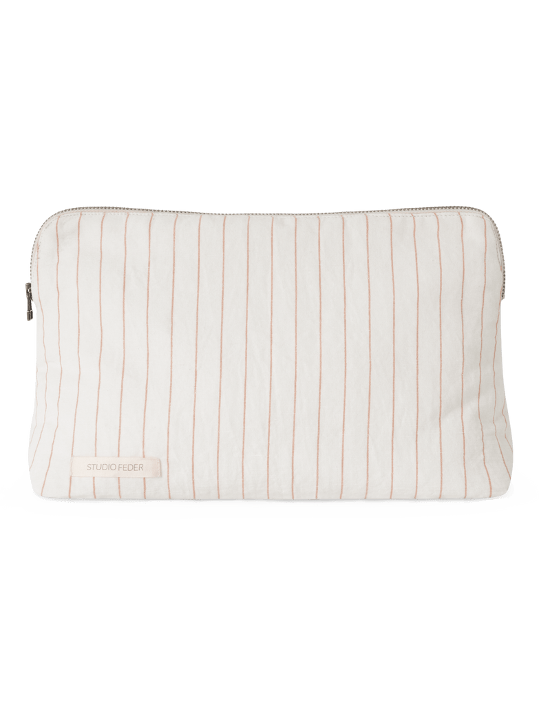 celia toiletzak - dark powder pin - Studio Feder