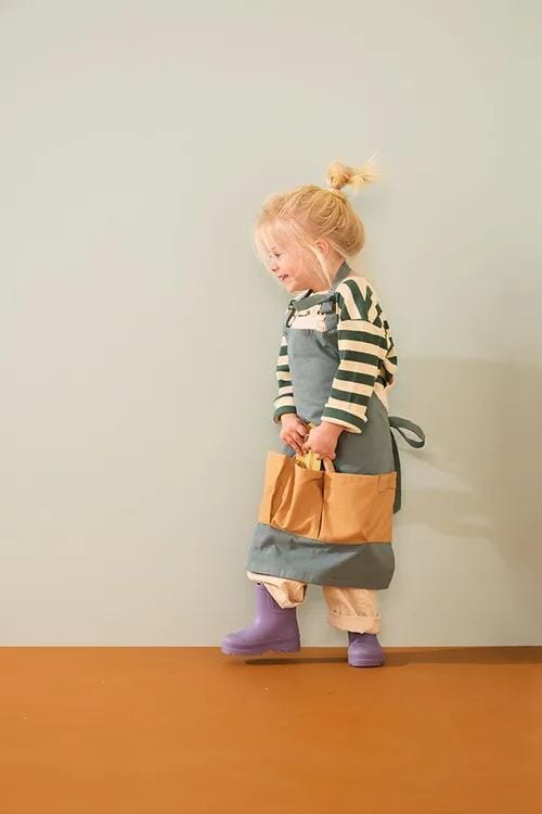 Set mit Gartengeräten und Schürze - Kid's Concept